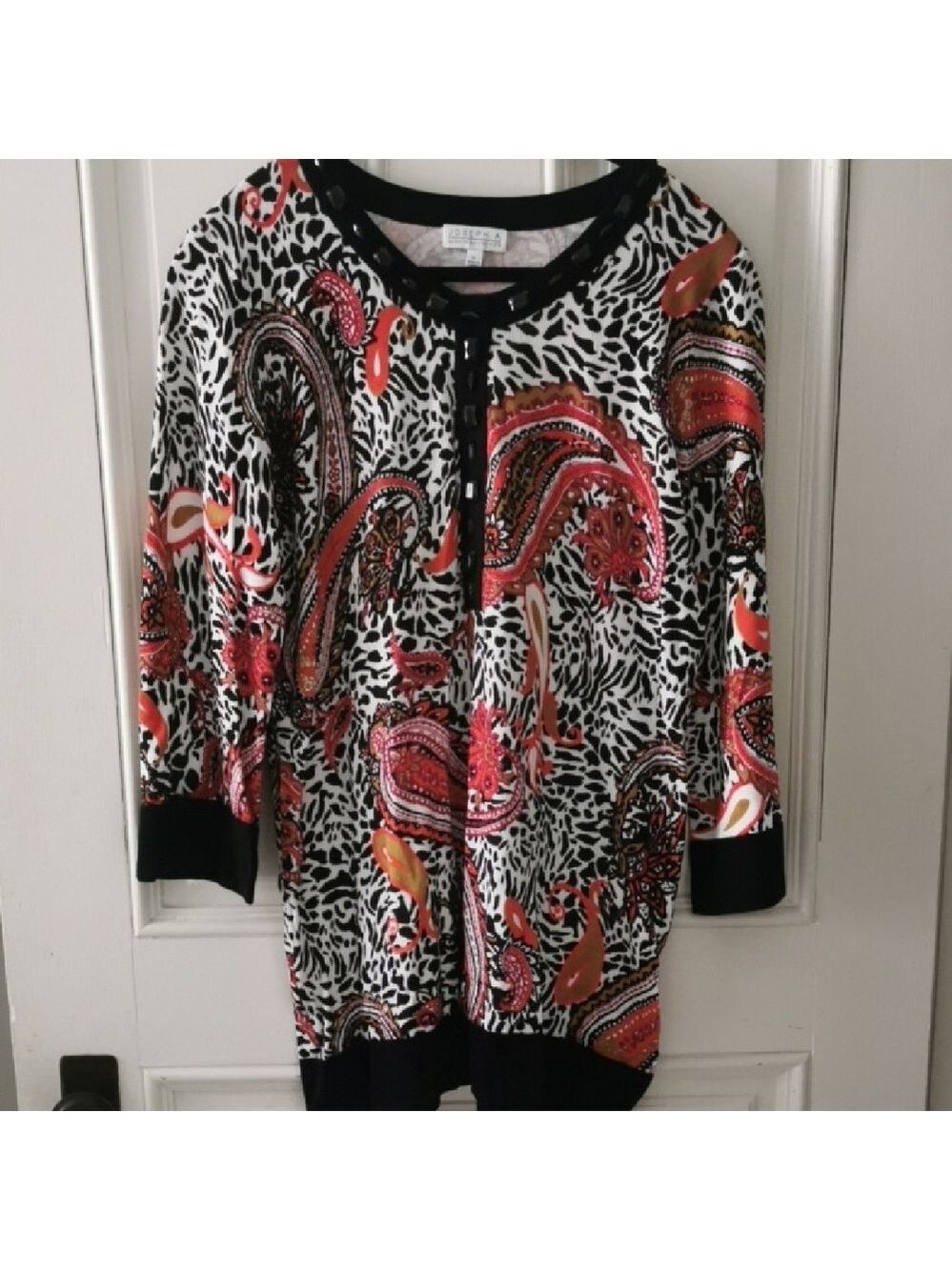 Womens Joseph A. Knit Shirt, Arty Print with Beading. Size XL.